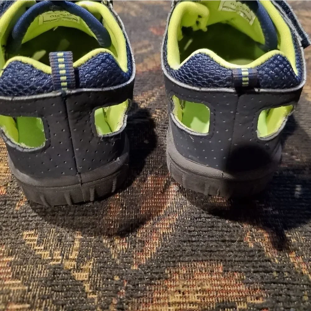 OshKosh B'Gosh Water Shoes Size 12/18.1 cm